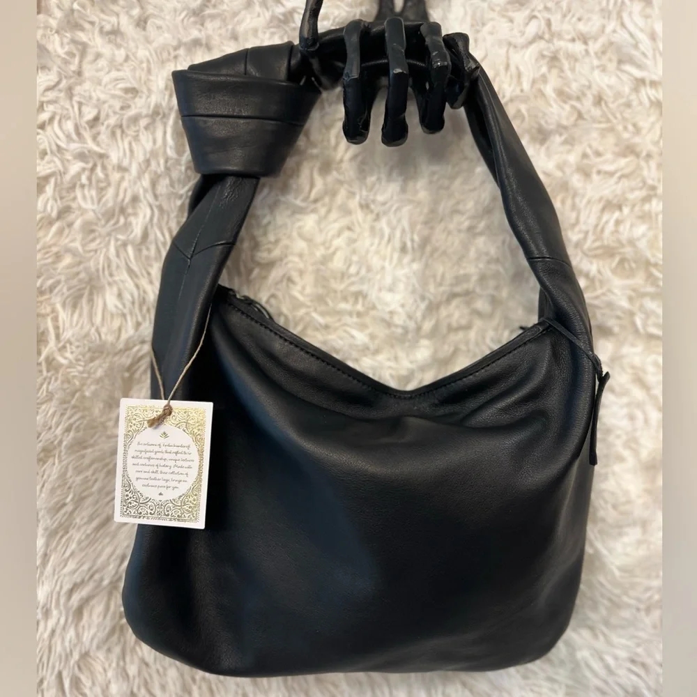 🔥🖤NWT-MADE IN INDIA, Leather Crescent super CUTE Knotted Shoulder Bag🖤🔥